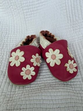 Kids Flower Leather Slip-On Shoes in Pink
